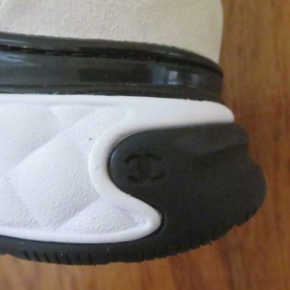 CHANEL 2021 Cruise Collection Quilted Ercu Embroidered CC Trainers Sneakers - Picture 7 of 10